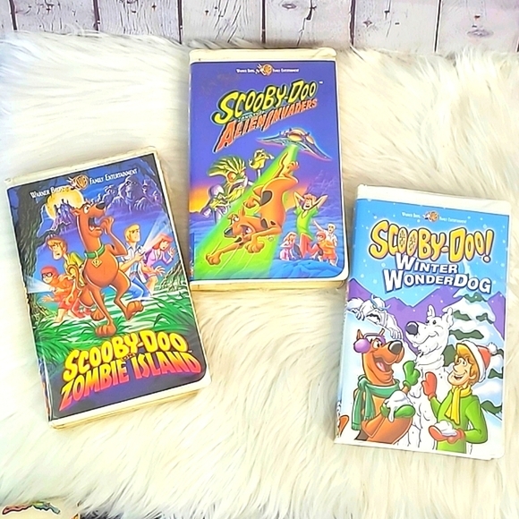 Scooby-Doo VHS Tape Movie Bundle Alien Invaders Zombie Island Winter Wonderdog